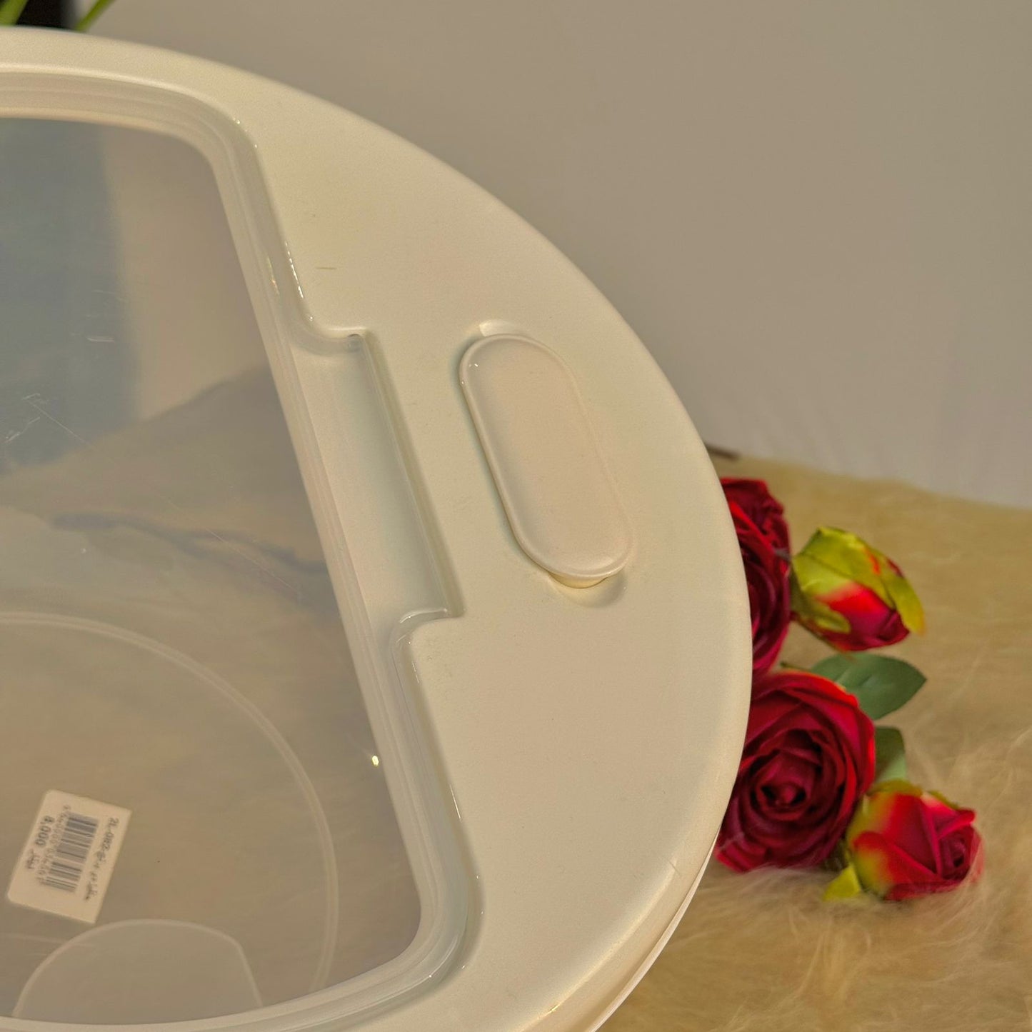 علبة طعام بلاستيكية دائرية مع غطاء بفتحة تهوية