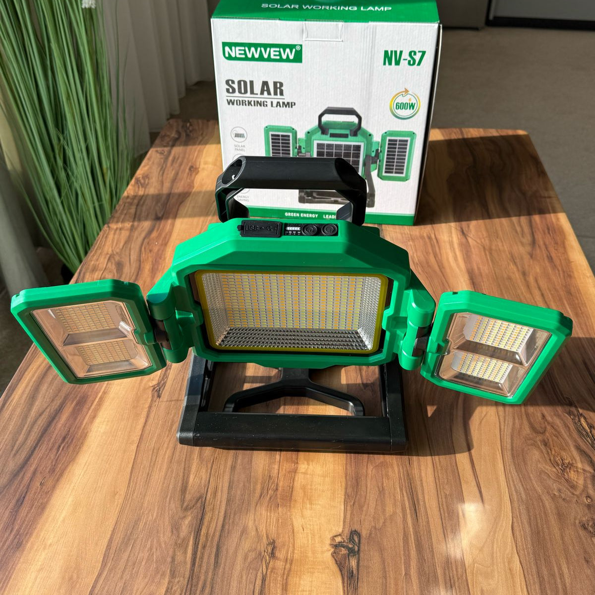 Portable Solar & Reachable Battery LED Lamp