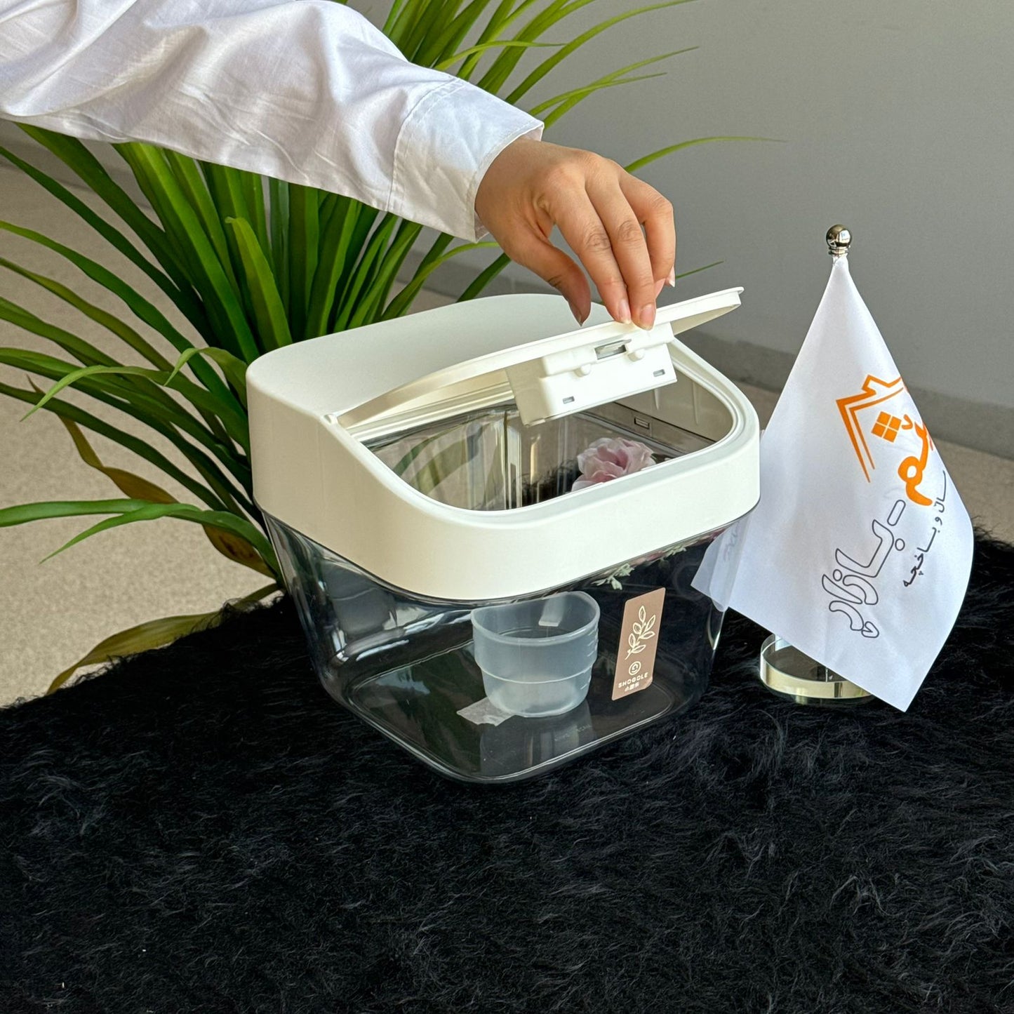 حاوية تخزين طعام محكمة الغلق مع مغرفة