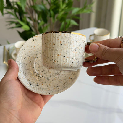 طقم فناجين وصحون قهوة بتصميم أنيق