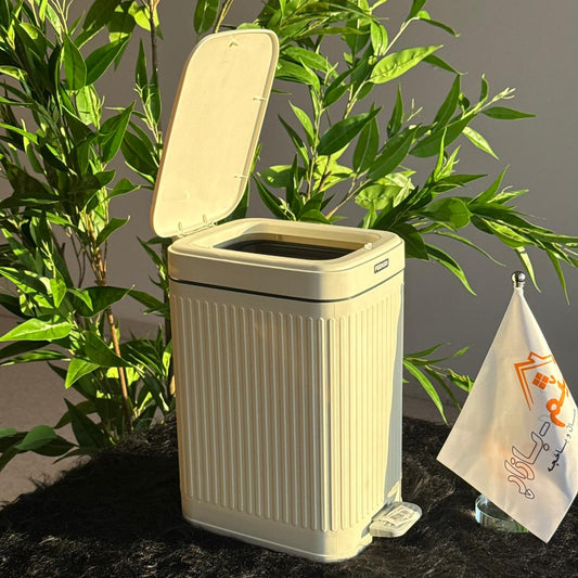 سەبەتەی پاشماوەی پێداڵی لوکس و ڕۆژنامەوانی لەگەڵ سەتڵی ناوەوە