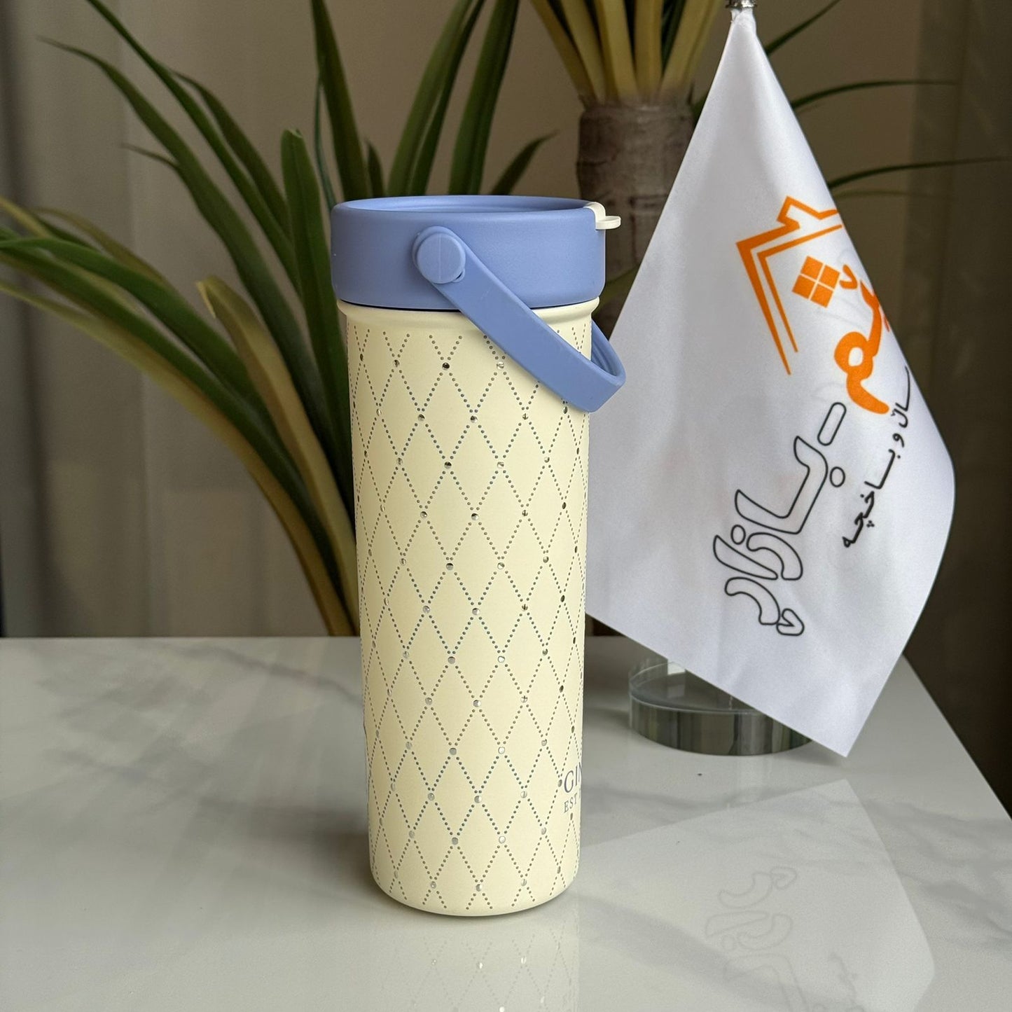 تامبلەری پۆڵایەکی ستانلێسی دوو دیواری مۆدێرن بە قاپێکی پەڕۆ – کۆپێکی گەورەی گەشتیاری