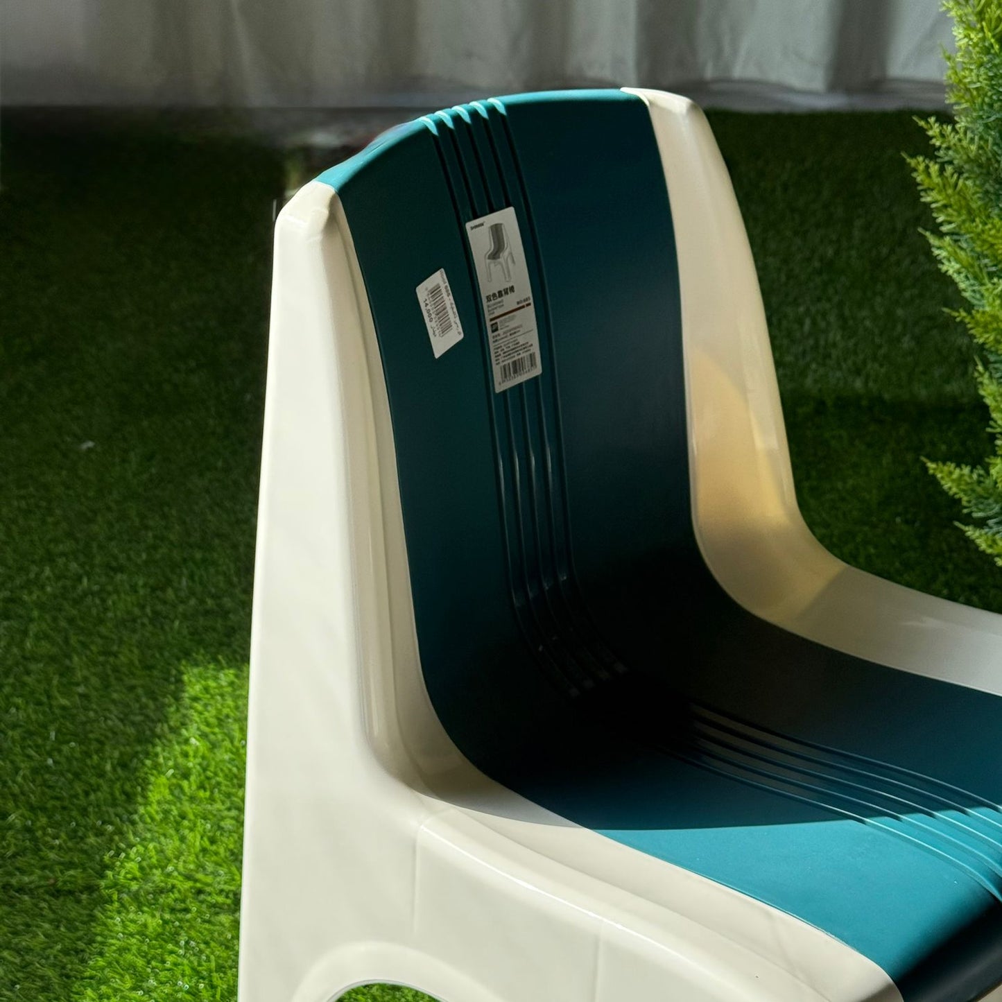 كرسي بلاستيك حديث مخطط منخفض