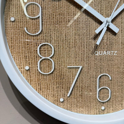 کاتژمێری دیواری پێکهاتە بە شێوەی دار