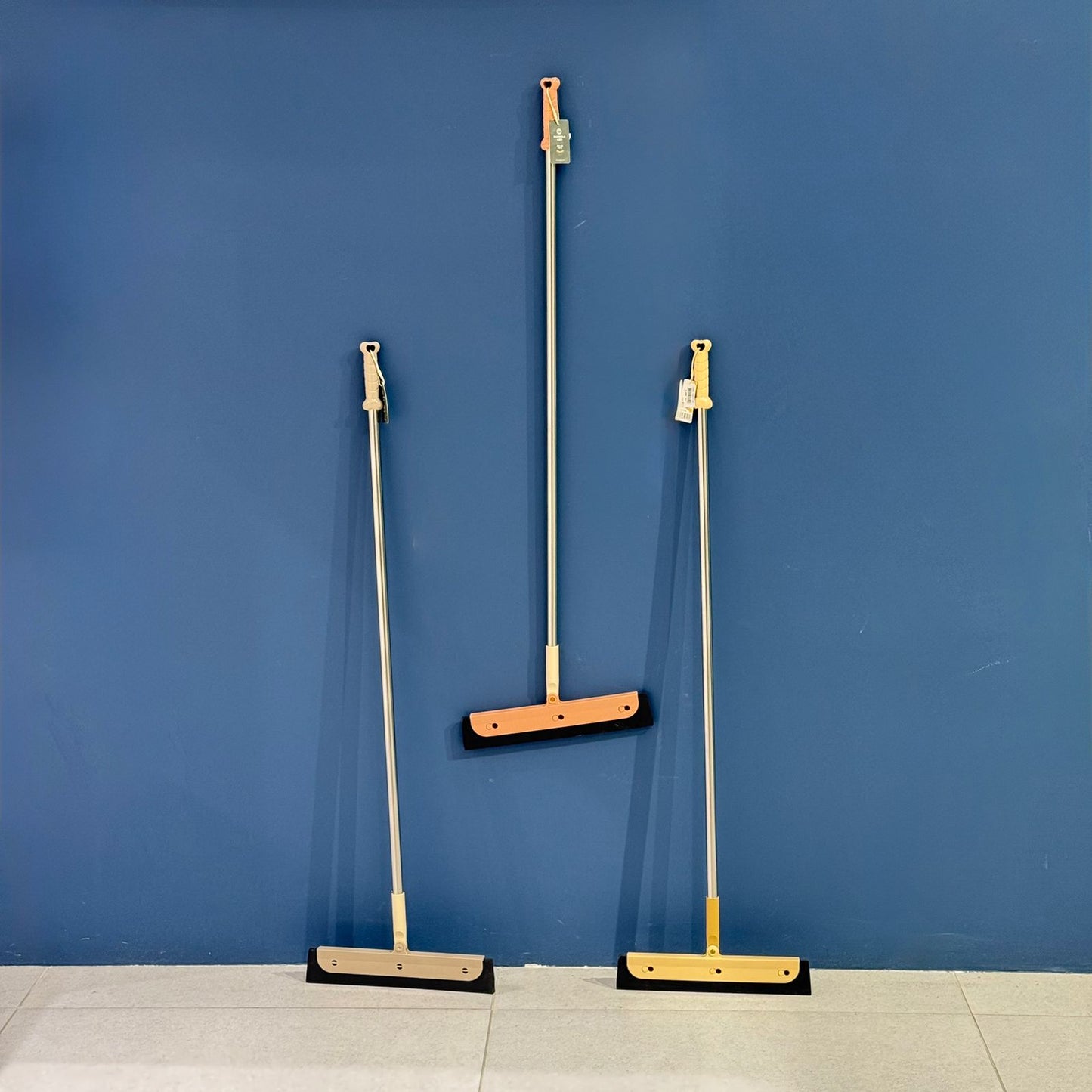 ممسحة أرضية شديدة التحمل بمقبض طويل