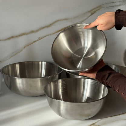 قاپی  پێشکەشکردن لە پۆڵایەکی ستانلێسی فرە مەبەست - لەگەڵ نیشانەکانی پێوانەکردن