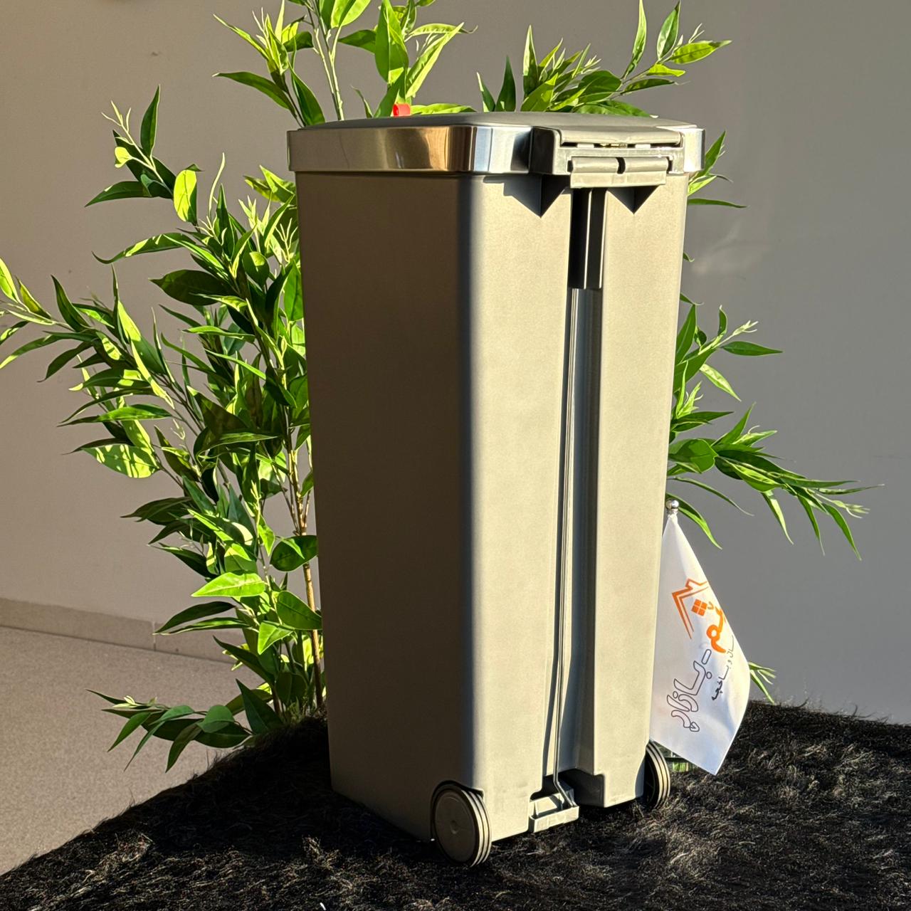 سەبەتەی پاشماوەی پێداڵی تەنک بە تایە