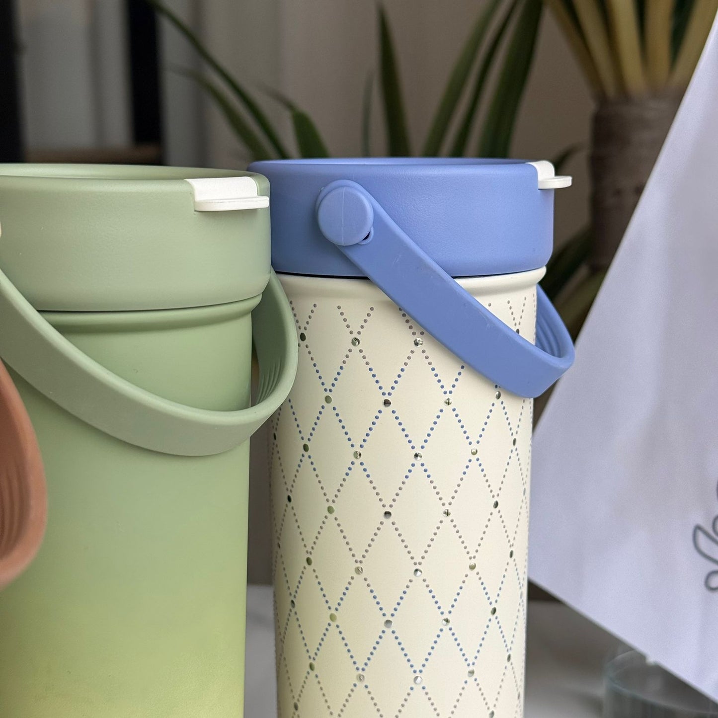 تامبلەری پۆڵایەکی ستانلێسی دوو دیواری مۆدێرن بە قاپێکی پەڕۆ – کۆپێکی گەورەی گەشتیاری