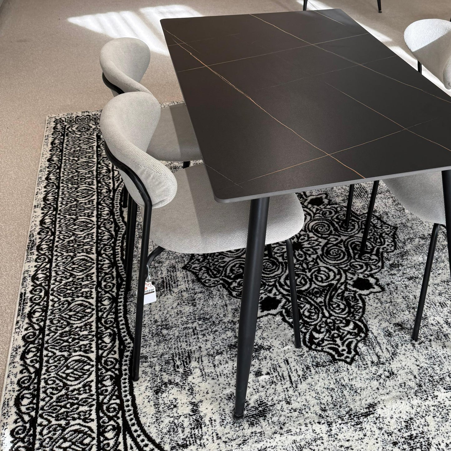 Dany Table و Luca Chairs مجموعة الطعام - Black & Gray