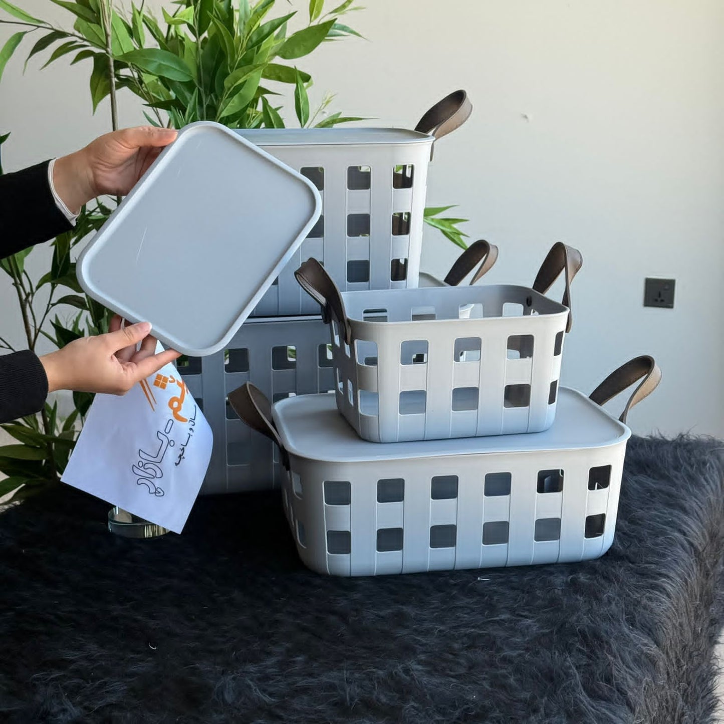 سلال تخزين بلاستيكية بتصميم قابل للتكديس والتهوية مع مقابض