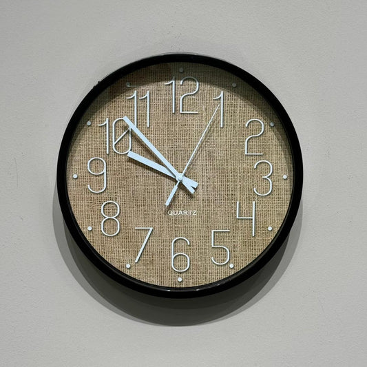 کاتژمێری دیواری پێکهاتە بە شێوەی دار