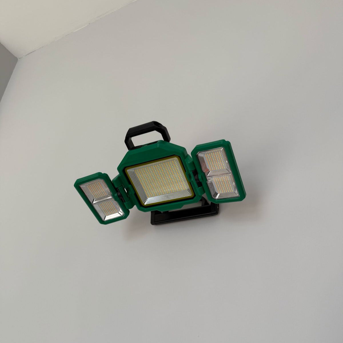 Portable Solar & Reachable Battery LED Lamp