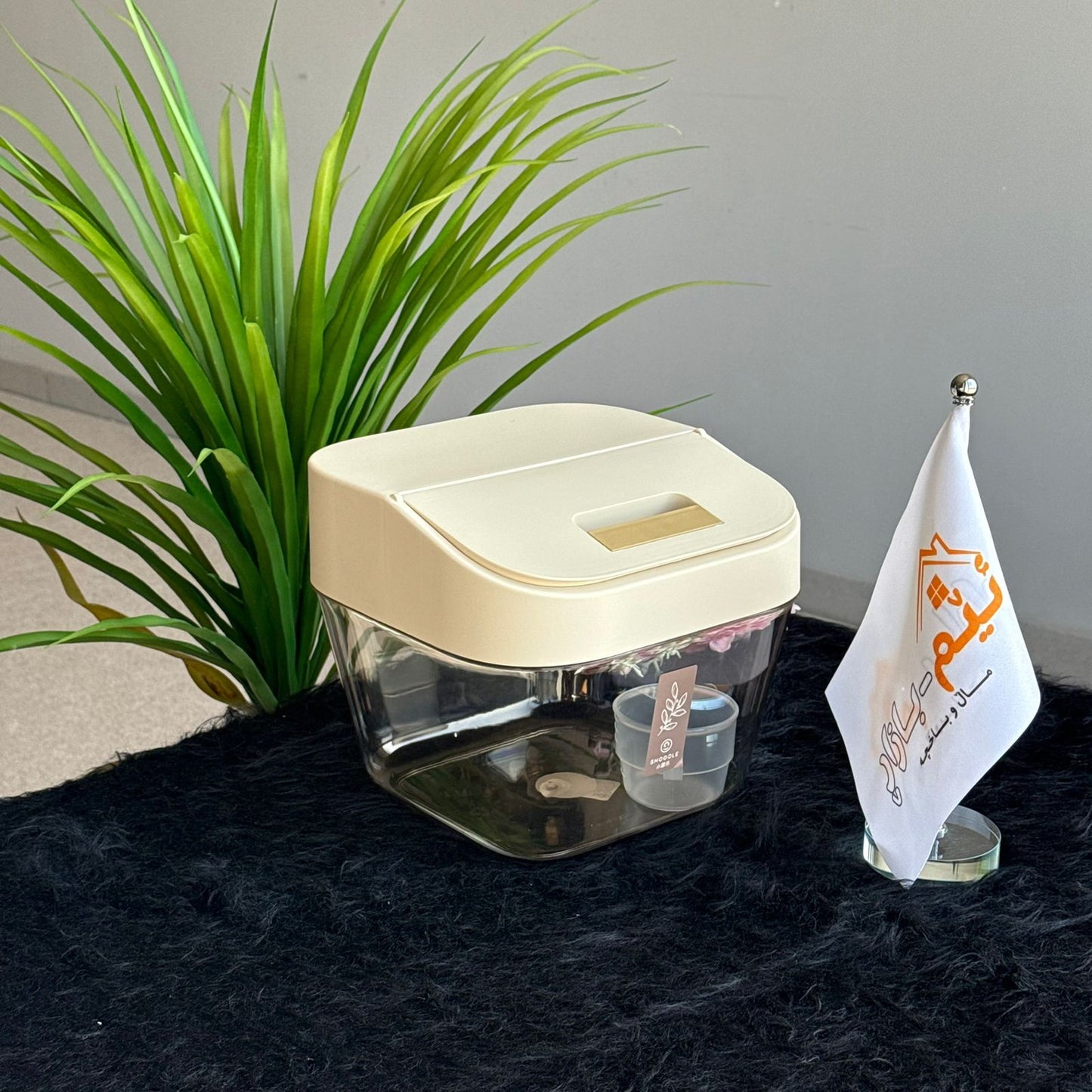 حاوية تخزين طعام محكمة الغلق مع مغرفة