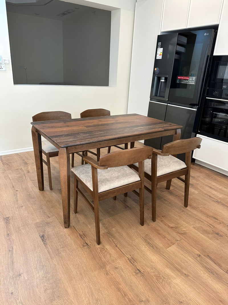 Diamond Old Style Table & DYLAN Chairs Indoor Set