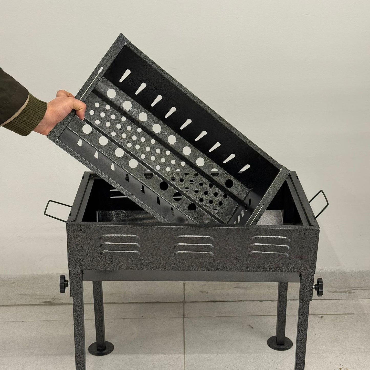 Rectangular Charcoal Barbecue Grill with Legs