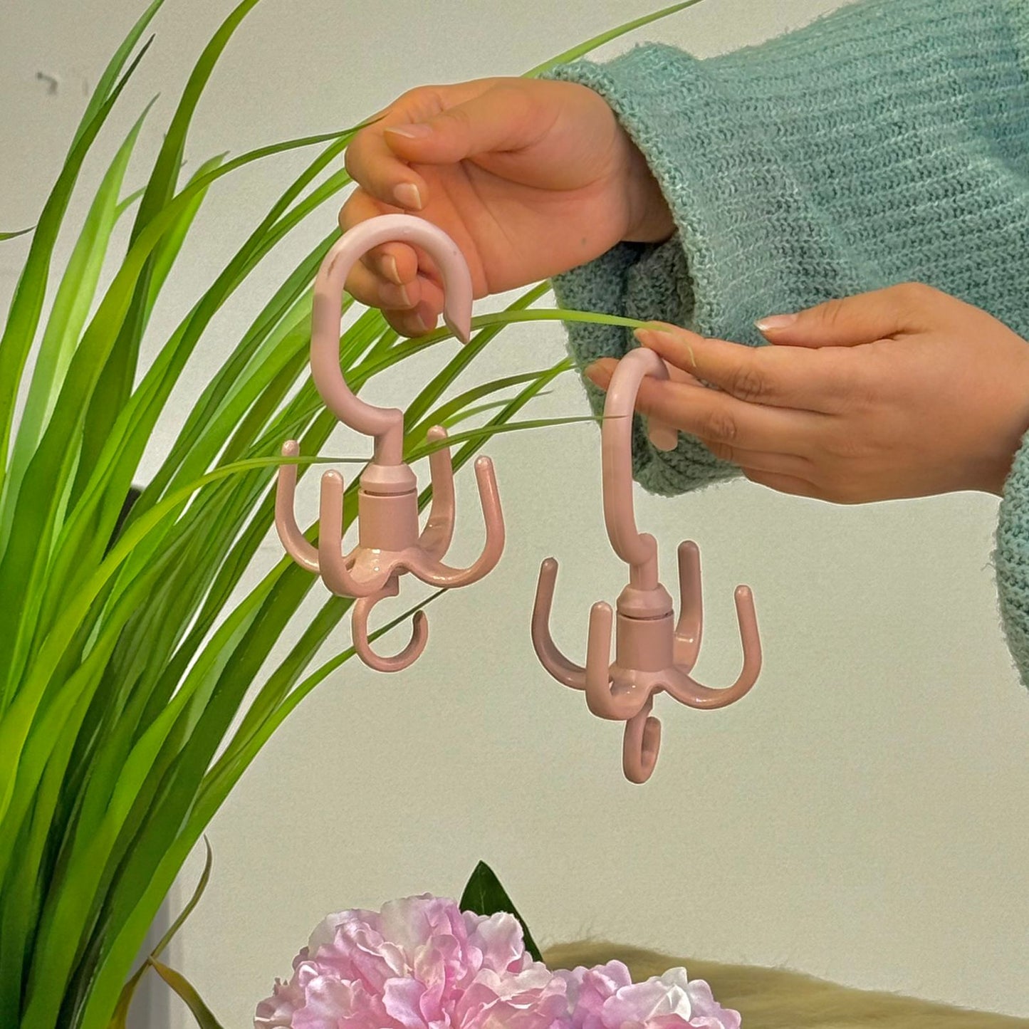 شماعة دوارة متعددة الخطافات