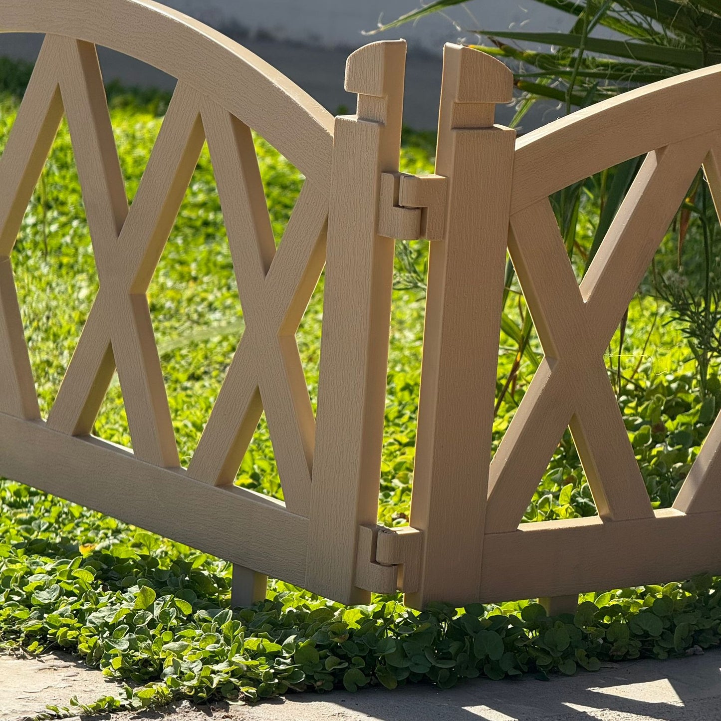 لوحة سياج حديقة شبكية مزخرفة