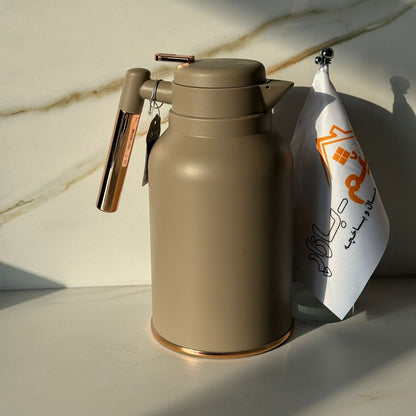 ترمس قهوة وشاي معزول أنيق