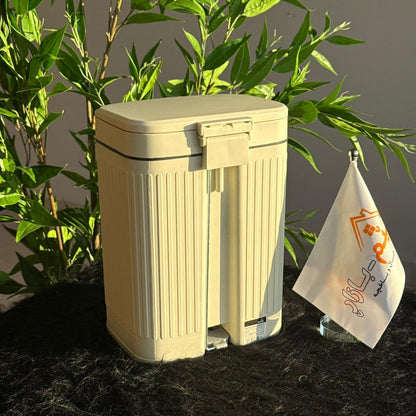 سەبەتەی پاشماوەی پێداڵی لوکس و ڕۆژنامەوانی لەگەڵ سەتڵی ناوەوە