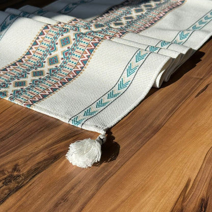 مفرش طاولة منسوج مزخرف مقاس 30 × 180 سم مع تفاصيل شرابة