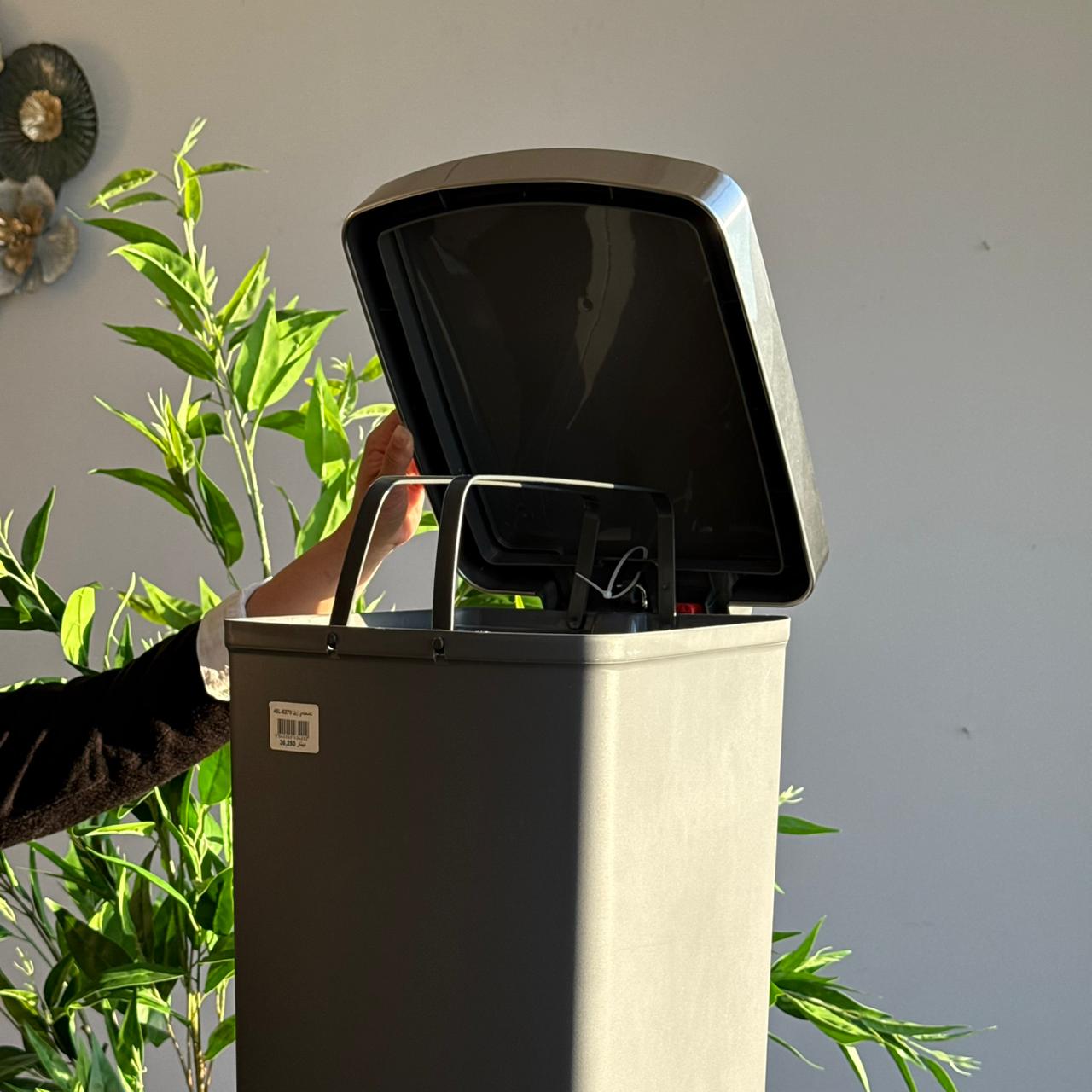 سەبەتەی پاشماوەی پێداڵی تەنک بە تایە