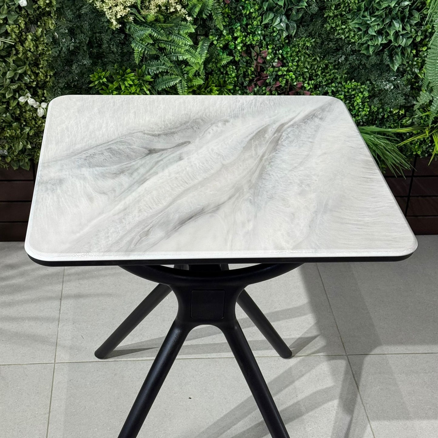 مێزی نانخواردنی چوارگۆشەی ماربێلا