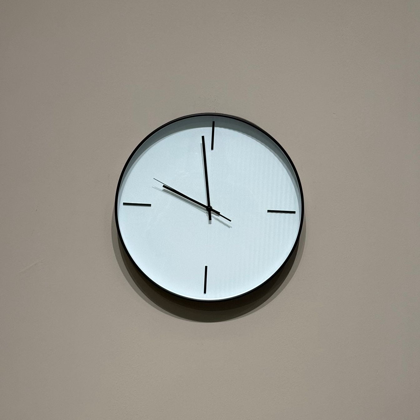 Modern Minimalist Round Wall Clock