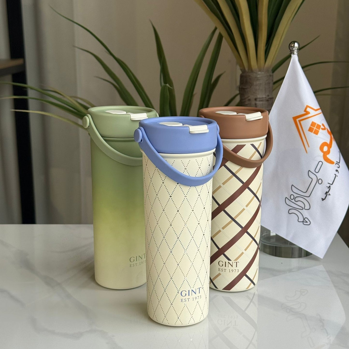 تامبلەری پۆڵایەکی ستانلێسی دوو دیواری مۆدێرن بە قاپێکی پەڕۆ – کۆپێکی گەورەی گەشتیاری