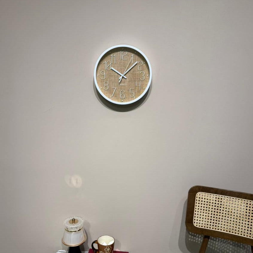 کاتژمێری دیواری پێکهاتە بە شێوەی دار