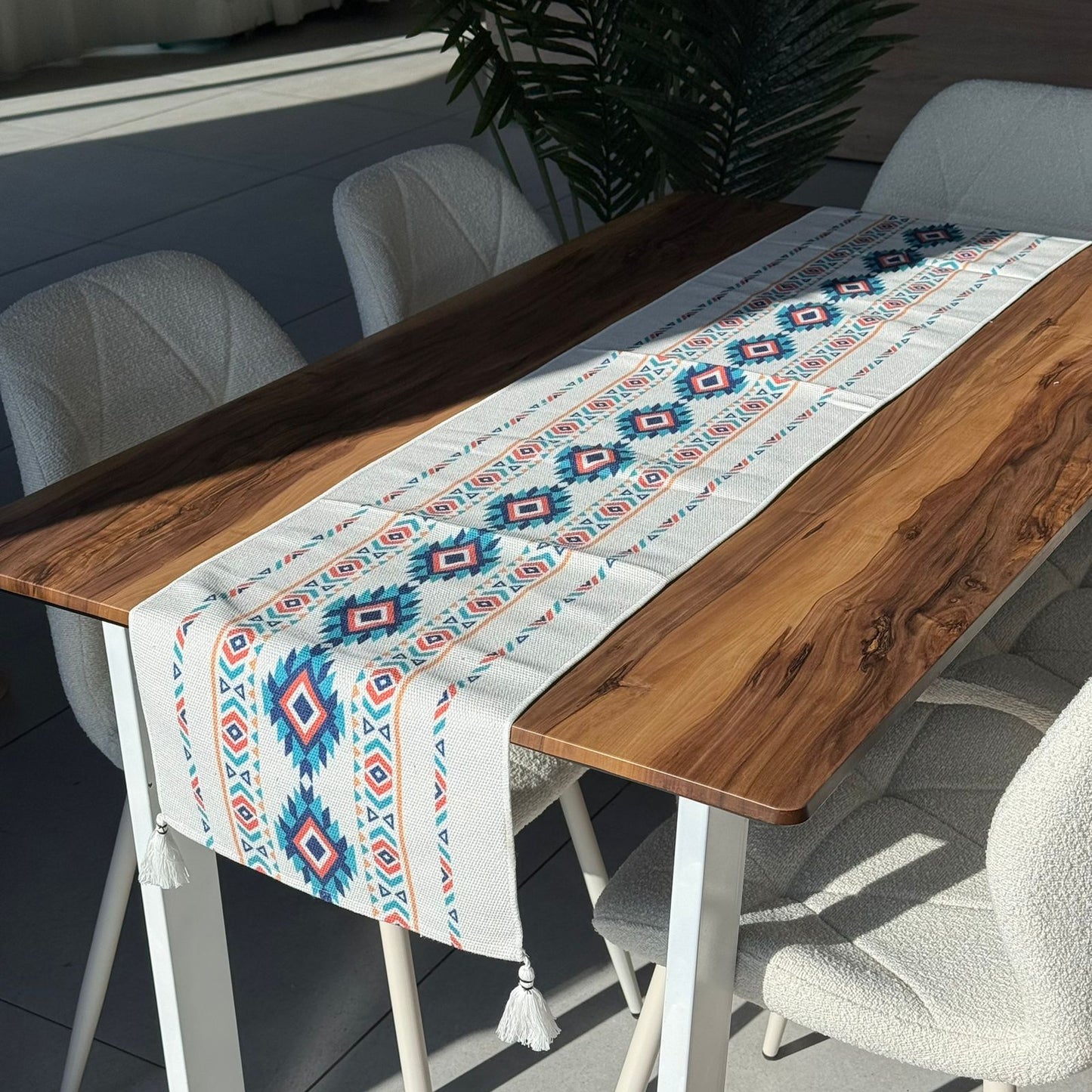 مفرش طاولة منسوج مزخرف مقاس 30 × 180 سم مع تفاصيل شرابة