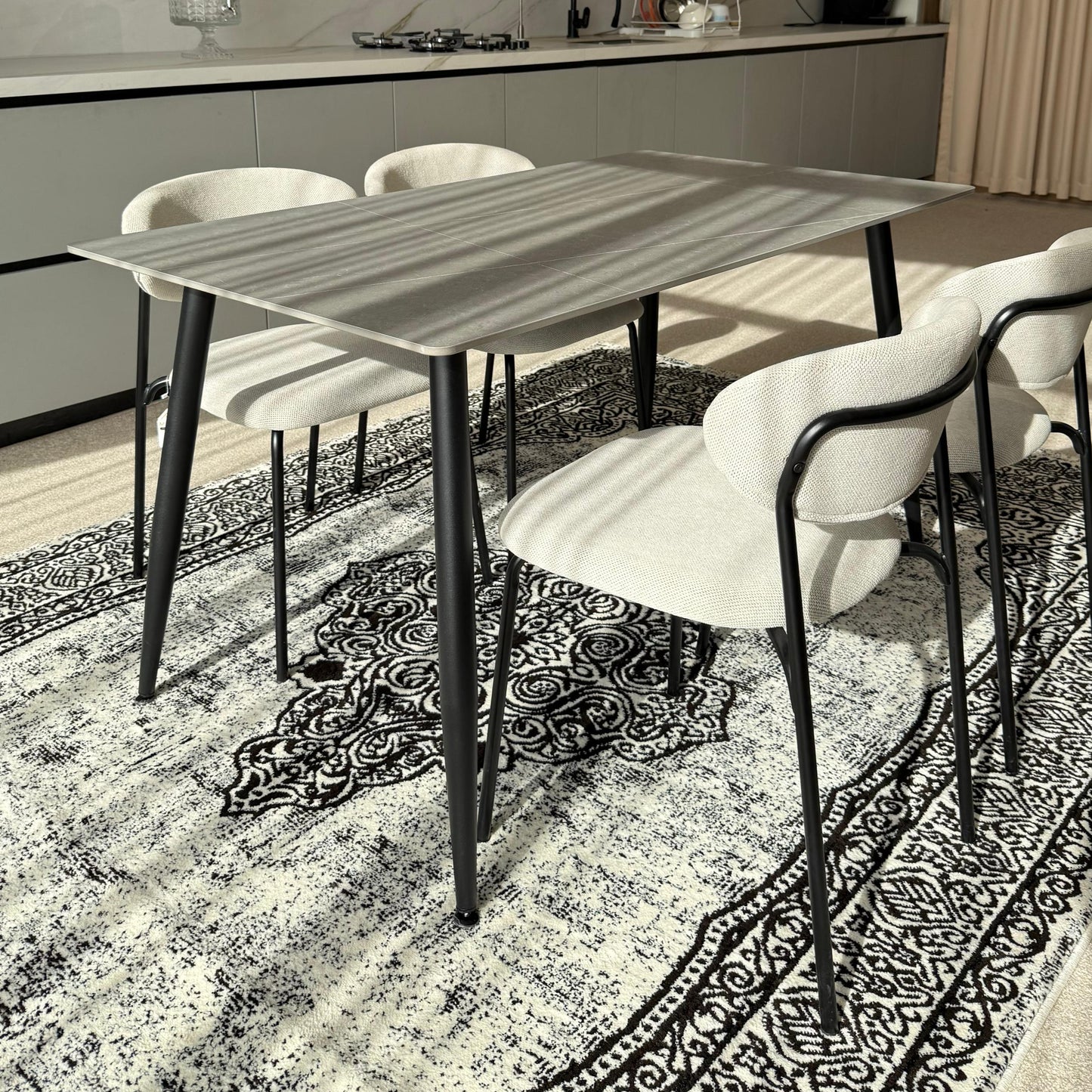 Dany Table و Luca Chairs مجموعة الطعام - Black & Gray