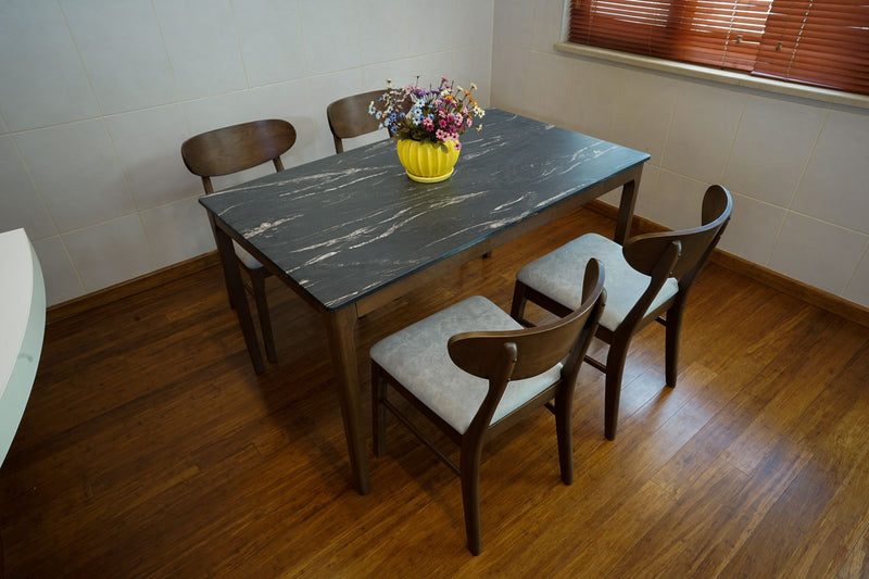 طاولة أدريان ليتيزيا مع كراسي إيان-خشب زان طبيعي
