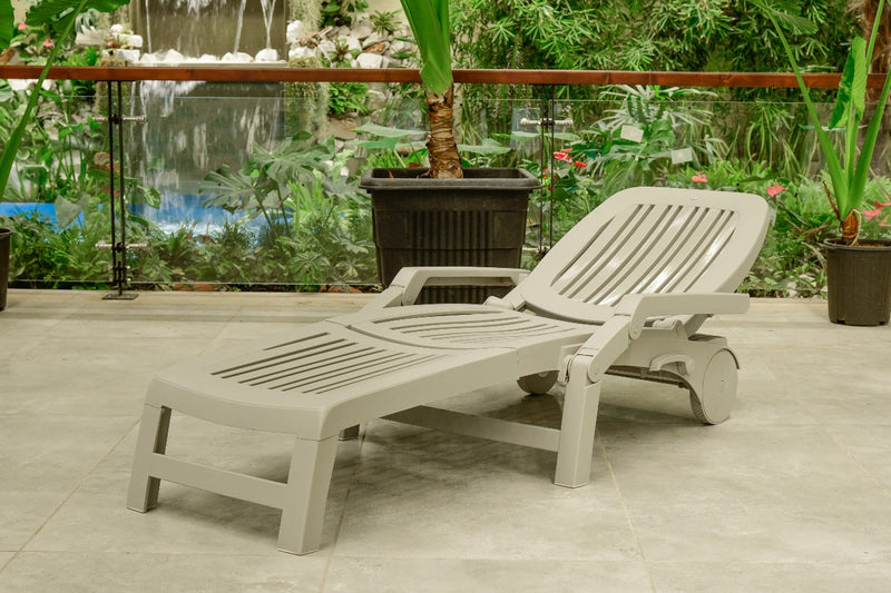 Foldable Outdoor Sun Lounger Chair