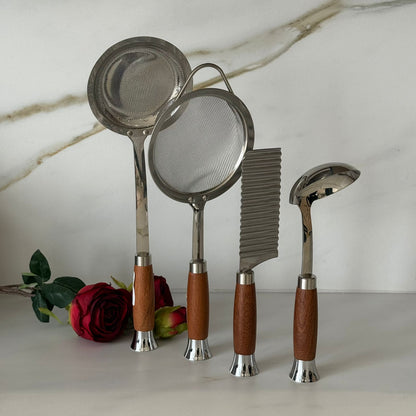 کۆکردنەوەی کەلوپەلی چێشتخانە لە پۆڵا ستانلێس بە دەستە دار