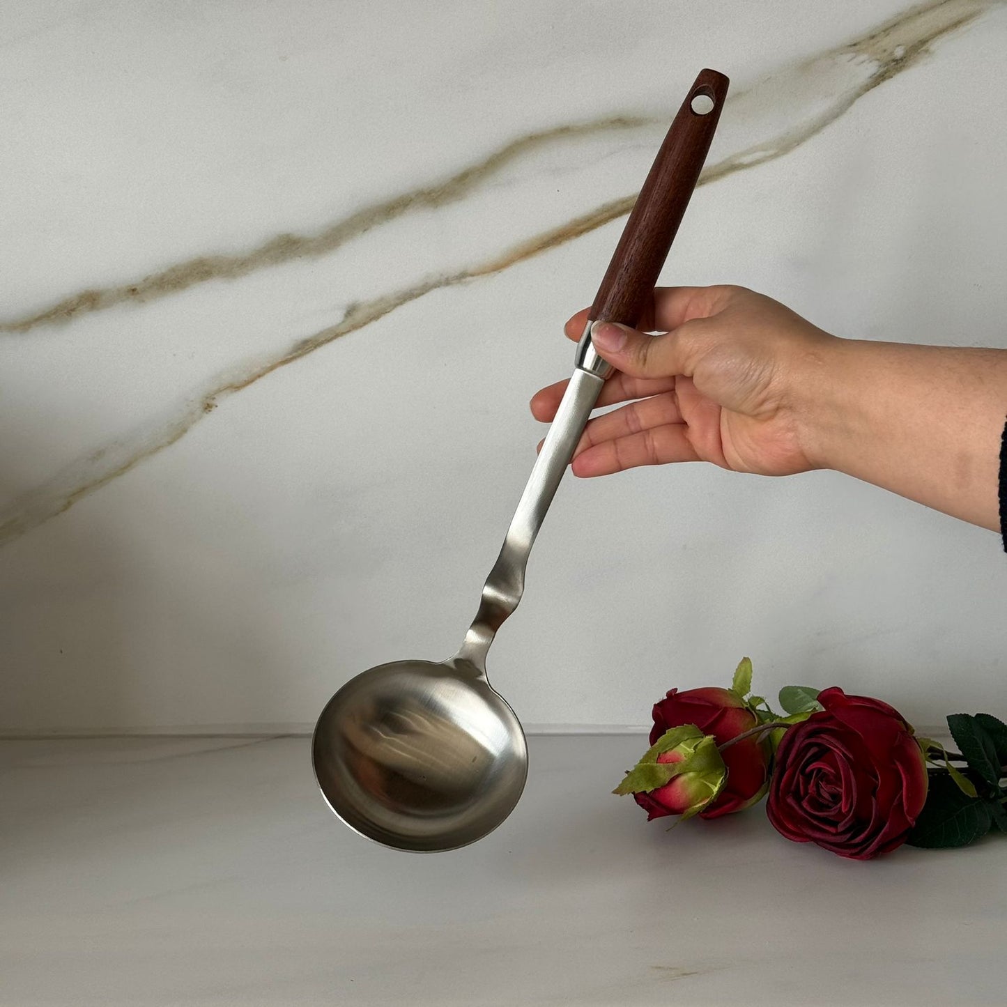 کۆکردنەوەی ئامێری چێشتخانە لە پۆڵا ستانلێس بە دەستە دار