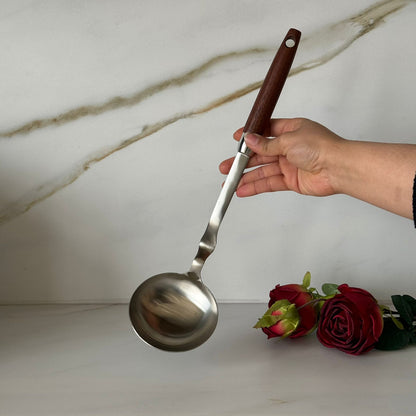 کۆکردنەوەی ئامێری چێشتخانە لە پۆڵا ستانلێس بە دەستە دار