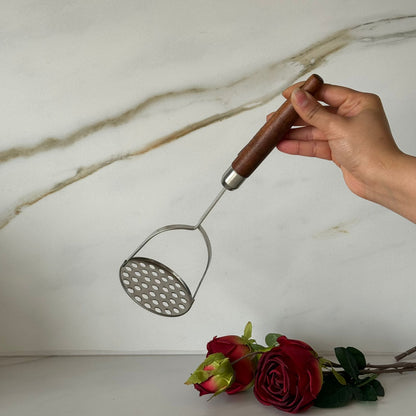 کۆکردنەوەی ئامێری چێشتخانە لە پۆڵا ستانلێس بە دەستە دار