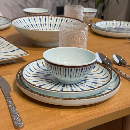 سێتێکی مۆدێرنی  نان خواردن بە نەخشی شین