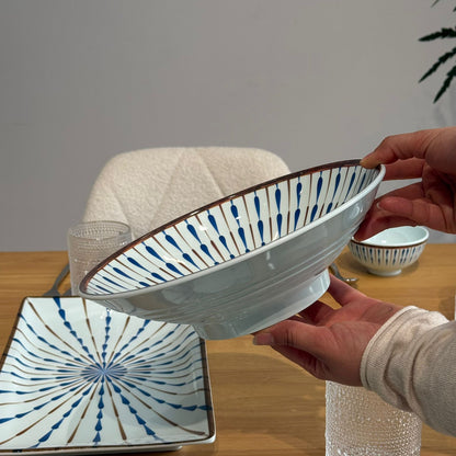 سێتێکی مۆدێرنی  نان خواردن بە نەخشی شین