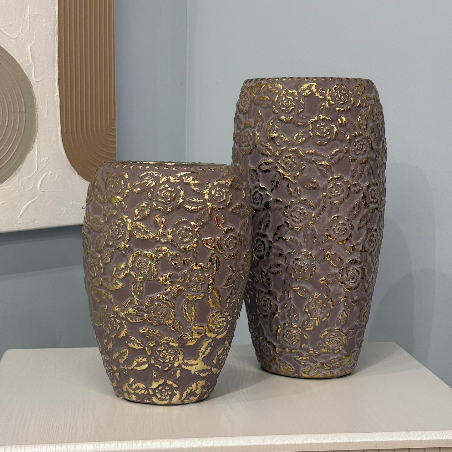 مجموعة المزهريات الفاخرة ذات الزخارف الزهرية الذهبية