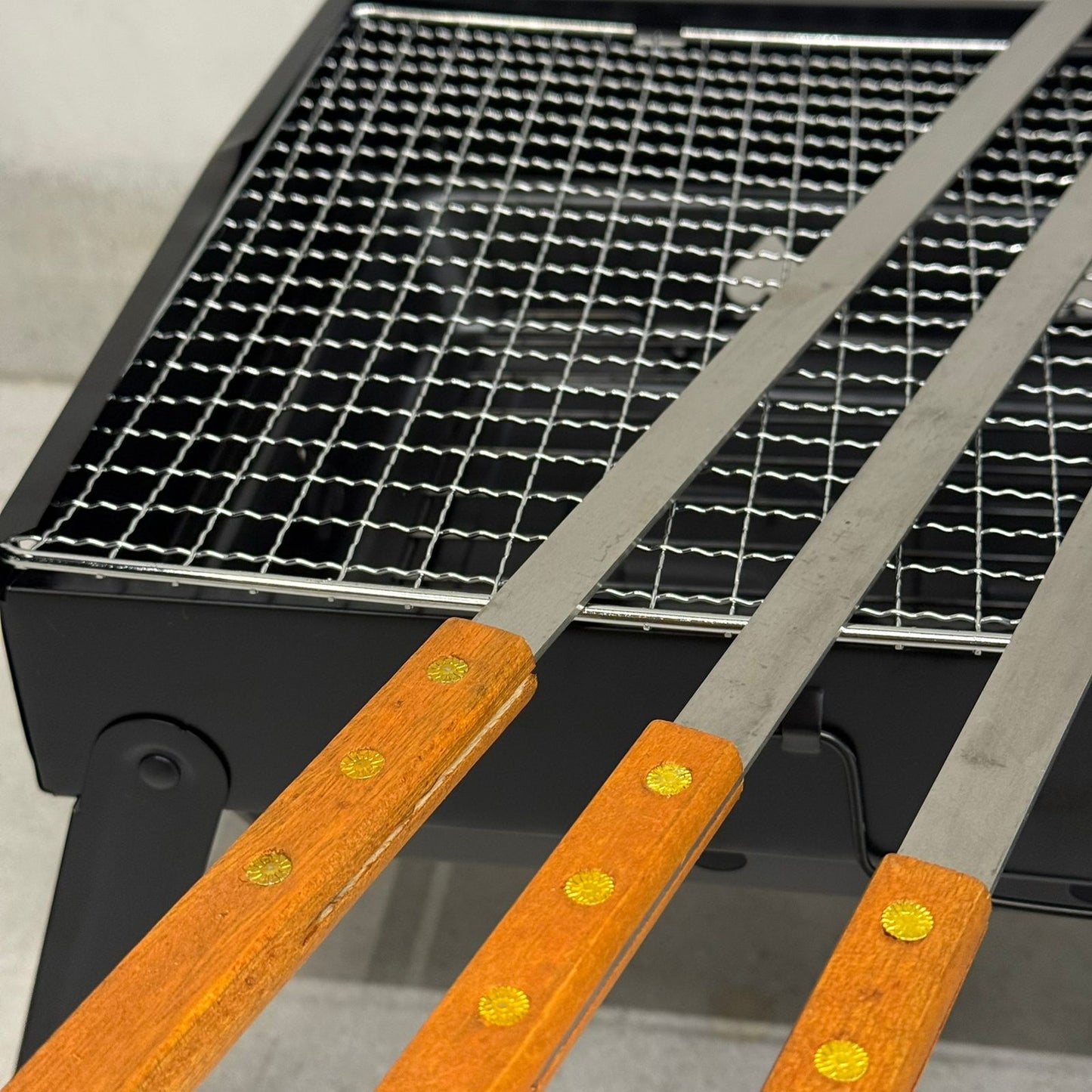 شیشەی برژاندنی بە هێز و کارا بە دەستە دار