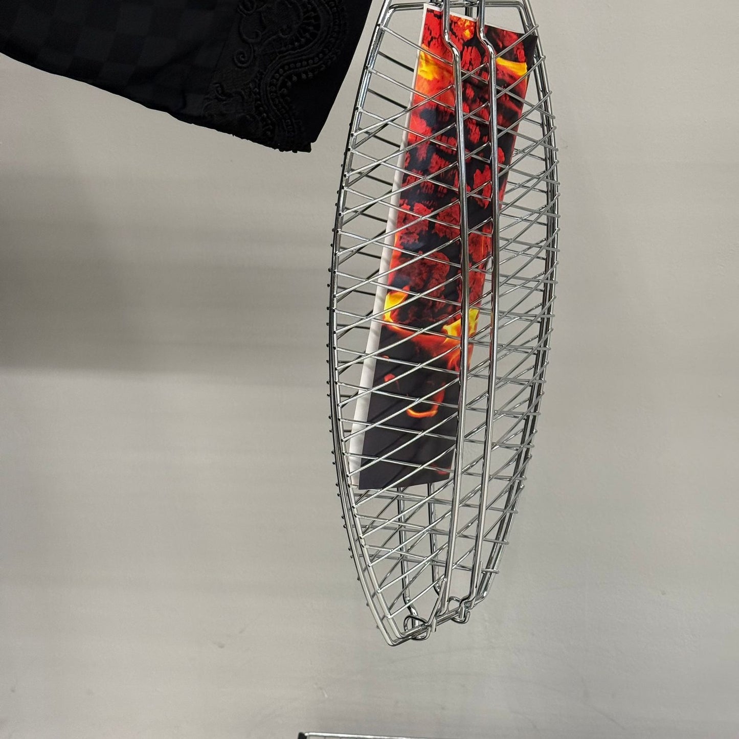 سەبەتەی برژاندنی هێلکەیی دوو لایەنی بە دەستەیەکی دار