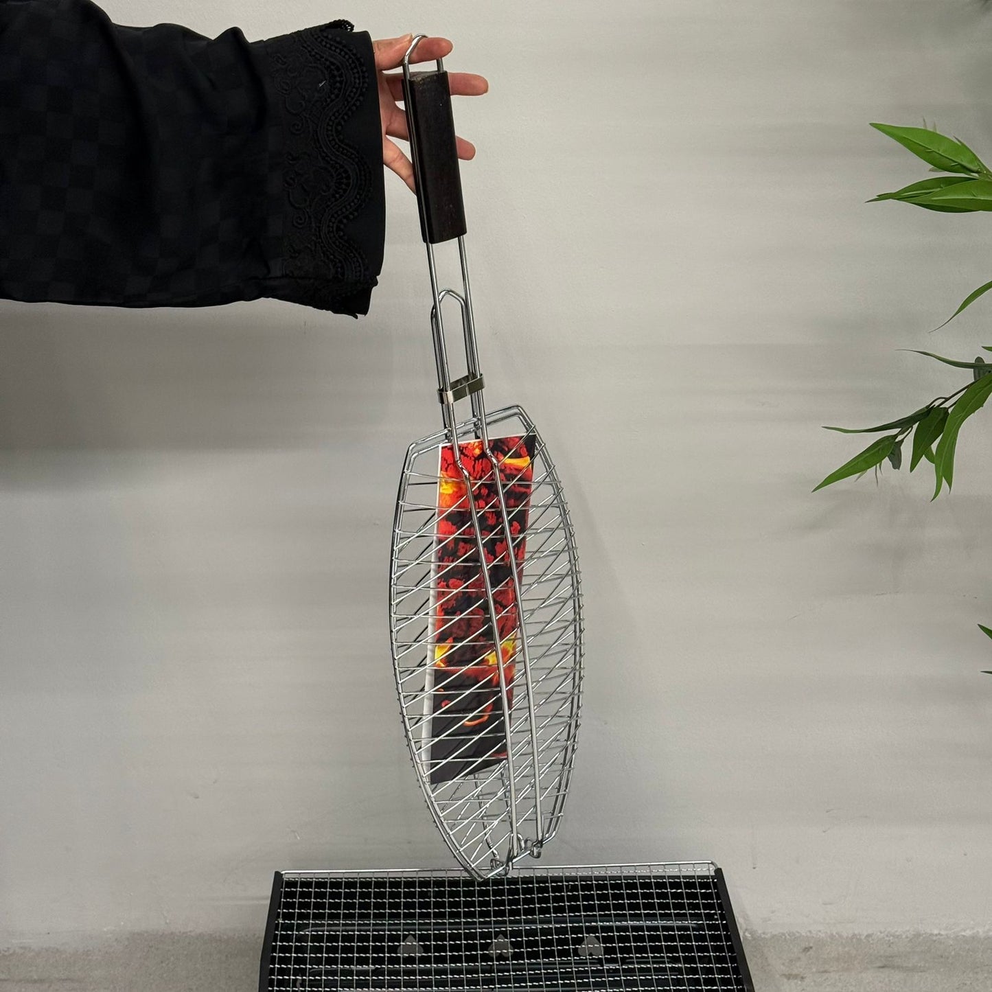 سەبەتەی برژاندنی هێلکەیی دوو لایەنی بە دەستەیەکی دار