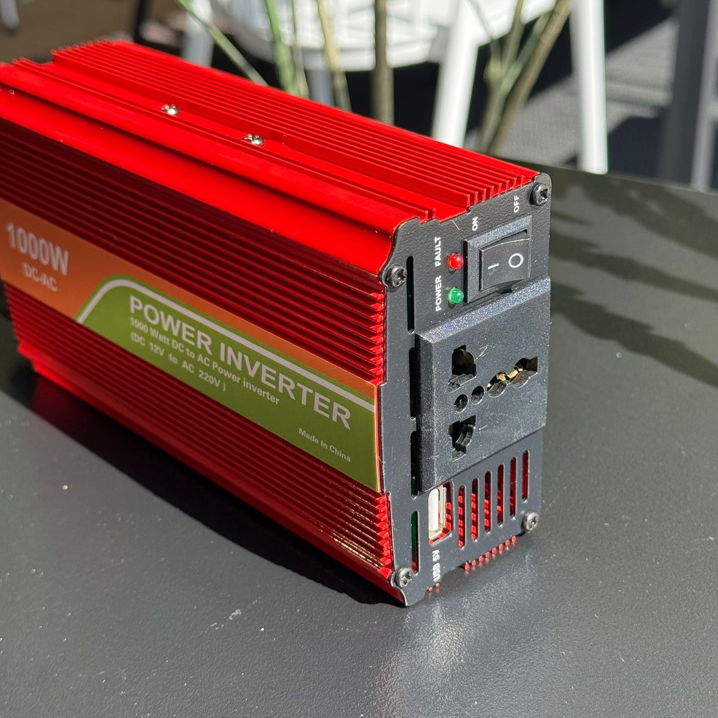 12V/24V DC to AC Power Inverter with 10A Battery Charger