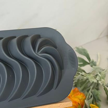 Non-Stick Silicone Loaf Cake Mold – Decorative Baking Pan (3 Designs)