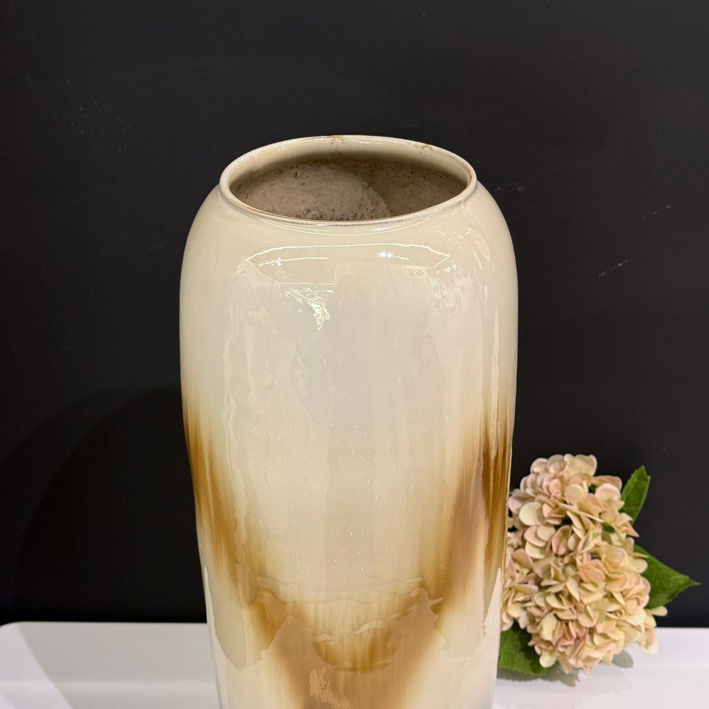 گوڵدانێکی نایابی باڵای سیرامیکی مۆدێرن بۆ ڕازاندنەوە