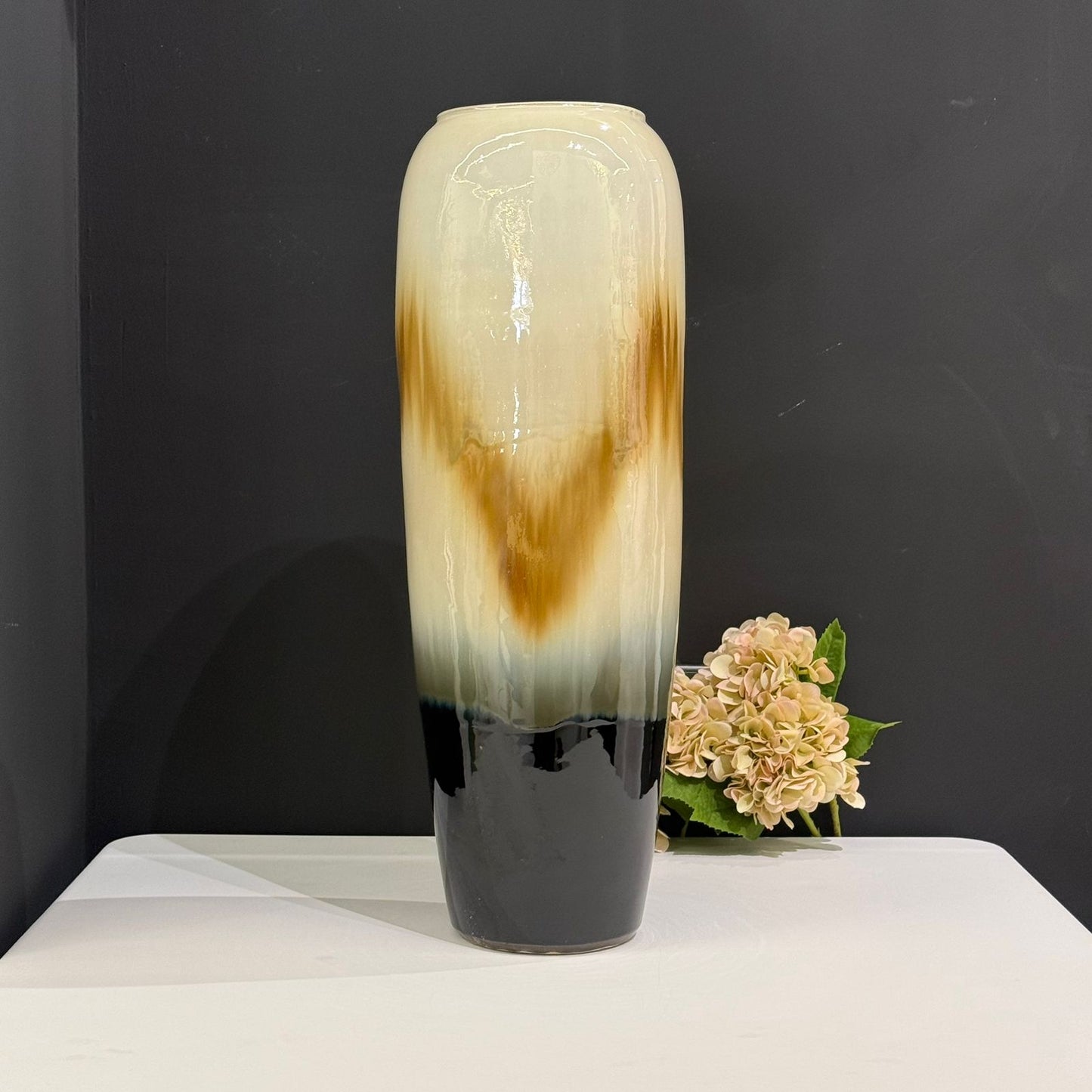 گوڵدانێکی نایابی باڵای سیرامیکی مۆدێرن بۆ ڕازاندنەوە