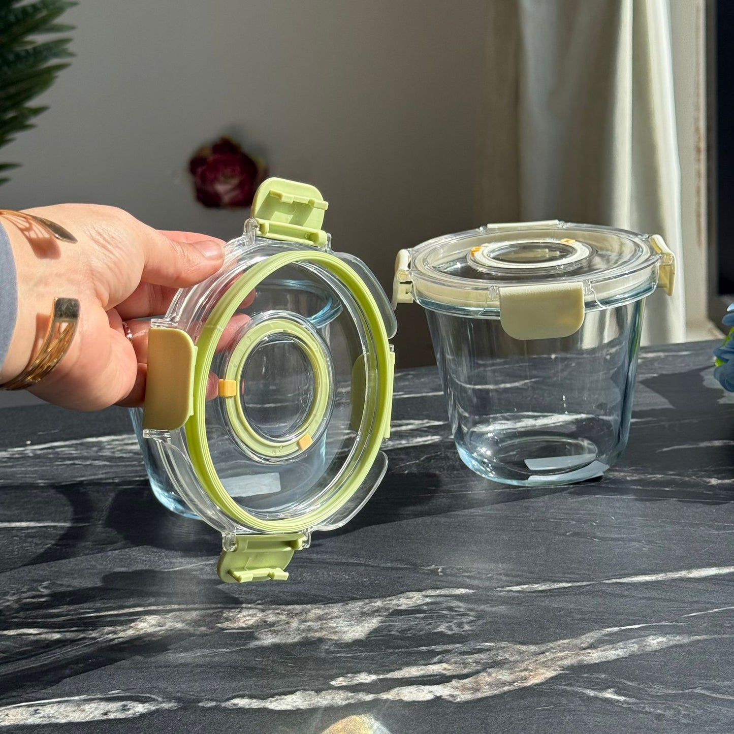 Modern Airtight Glass Food Storage Container with Dual Date Lid (Round)