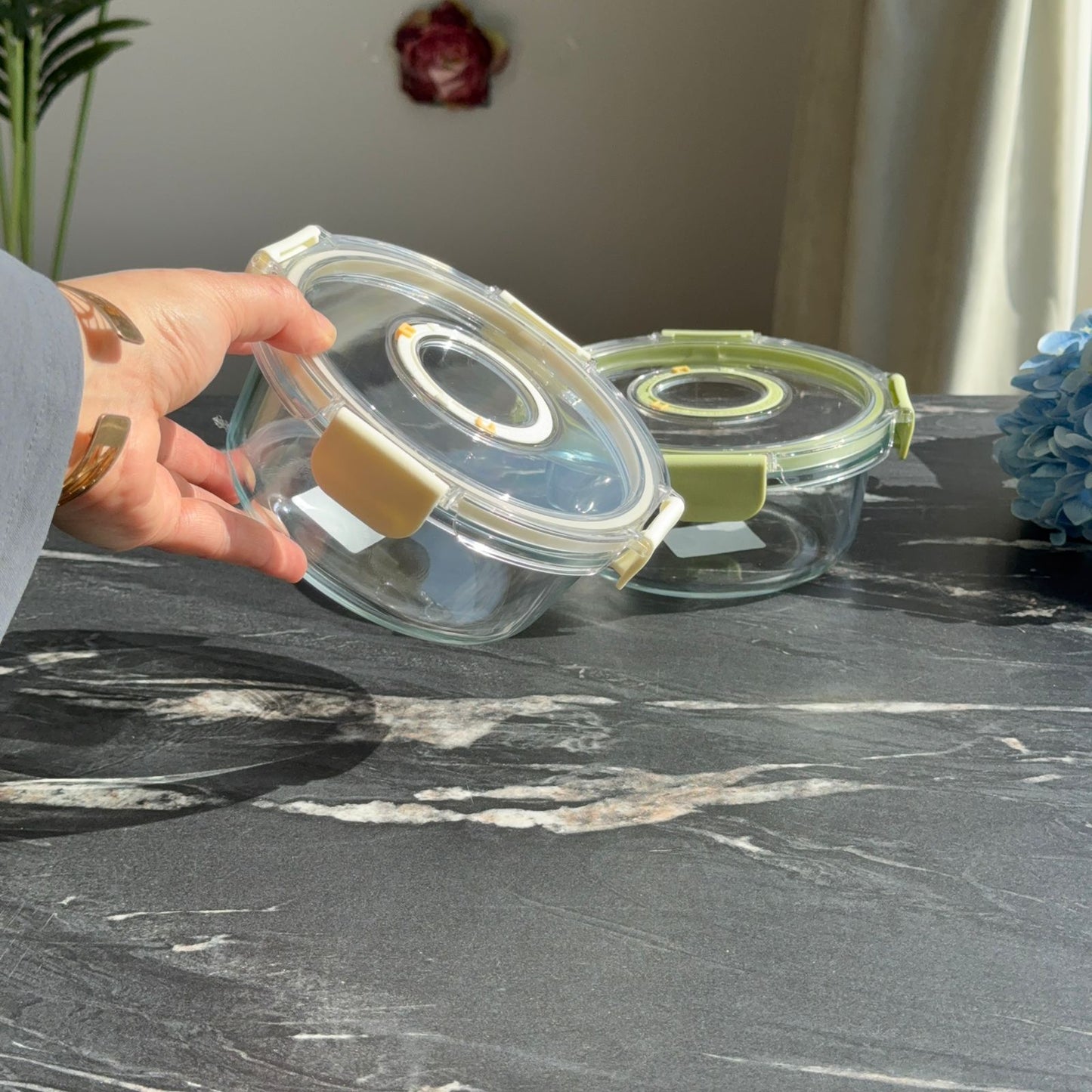 Modern Airtight Glass Food Storage Container with Dual Date Lid (Round)