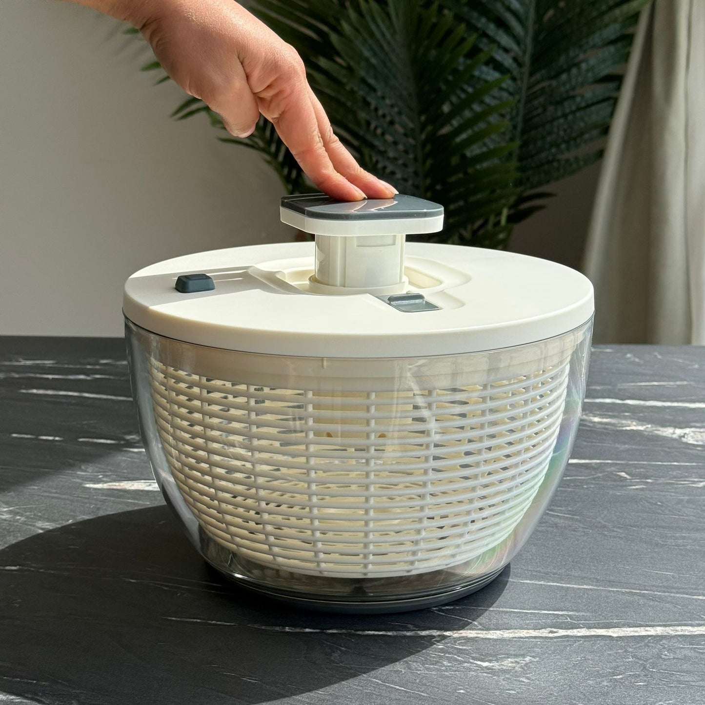 دوارة سلطة مع سلة صرف وغطاء